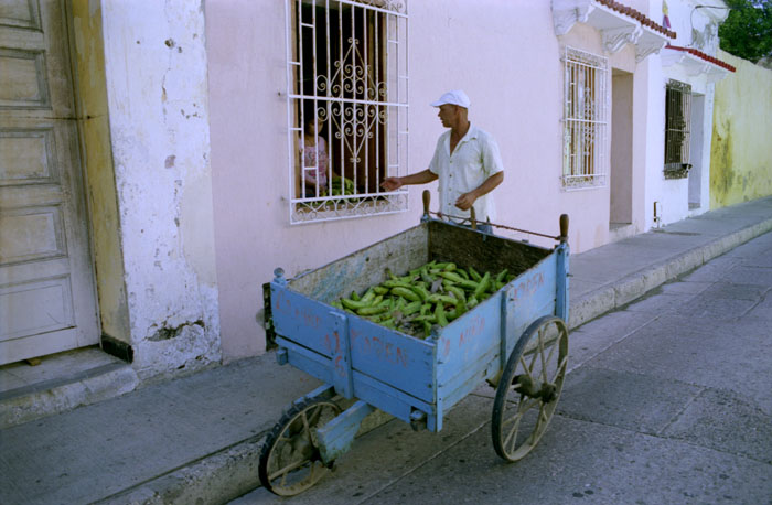 082709_cartagena_plantaincart_160s.jpg