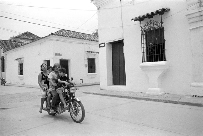 082909_mompos_familymoto_trix.jpg