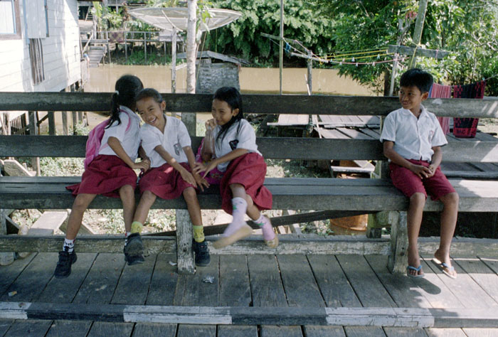 20100616_mancong_schoolkids_400VC.jpg