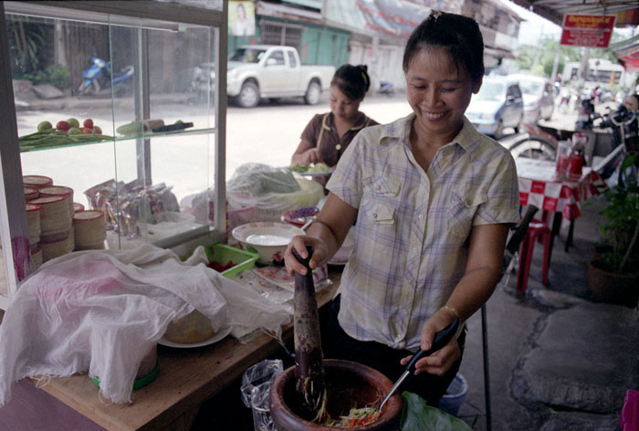 20100717_maesot_somtam_800Z.jpg