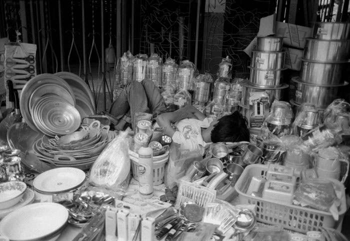 20100727_maesot_marketsleeper_acros.jpg