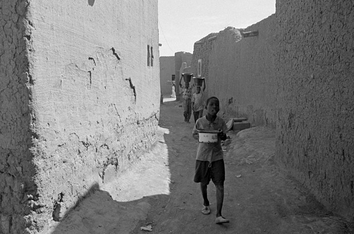 20101227_djenne_alley_txD76.jpg