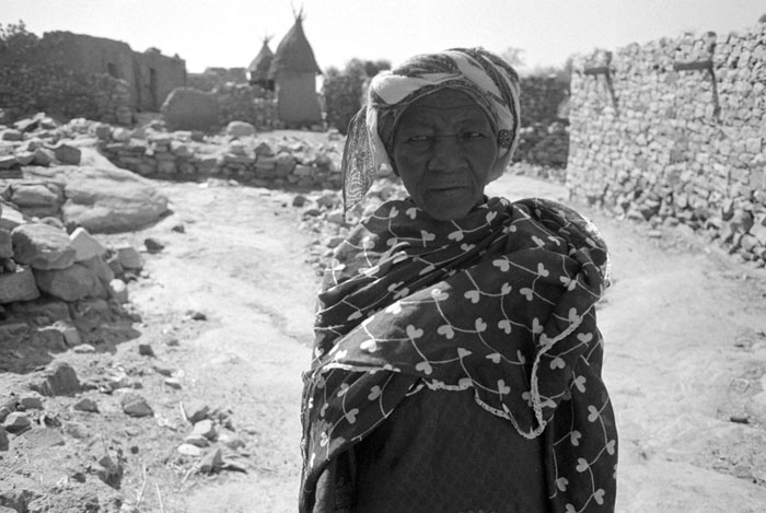 20101228_dogondourou_oldwoman_pxD76.jpg