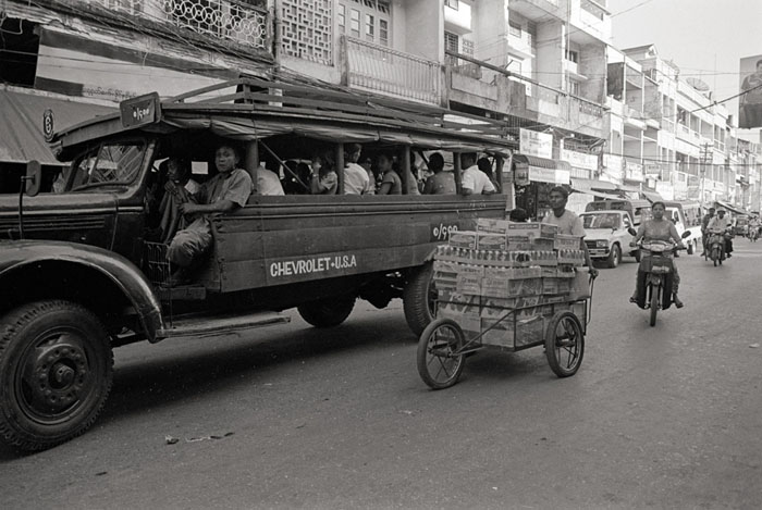 20110209_mawlamyine_chevrolet_txD76.jpg