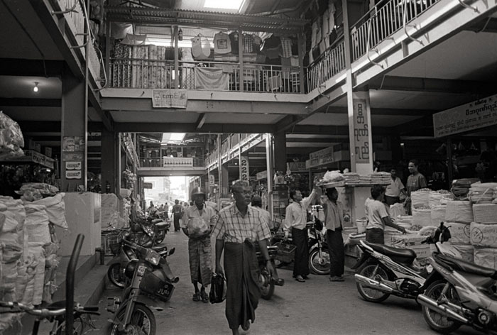 20110209_mawlamyine_indoormkt1_txD76.jpg