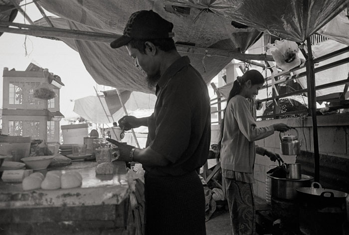 20110209_mawlamyine_teashop_txD76.jpg