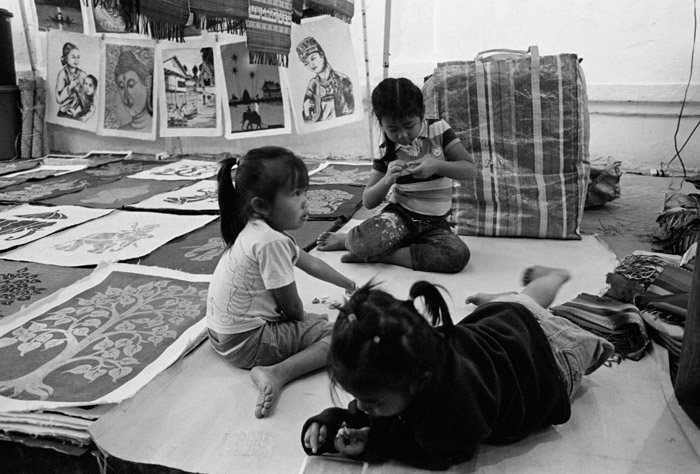 20111220_luang_marketkids_tx1600XTOL.jpg