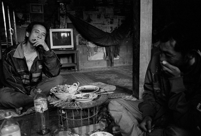 20111221_nongkhiaw_drinking2_tx1600XTOL.jpg