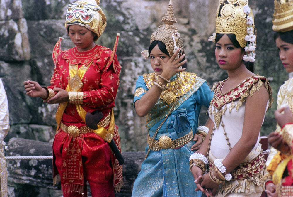 20121218_bayon_costumes1_reala.jpg