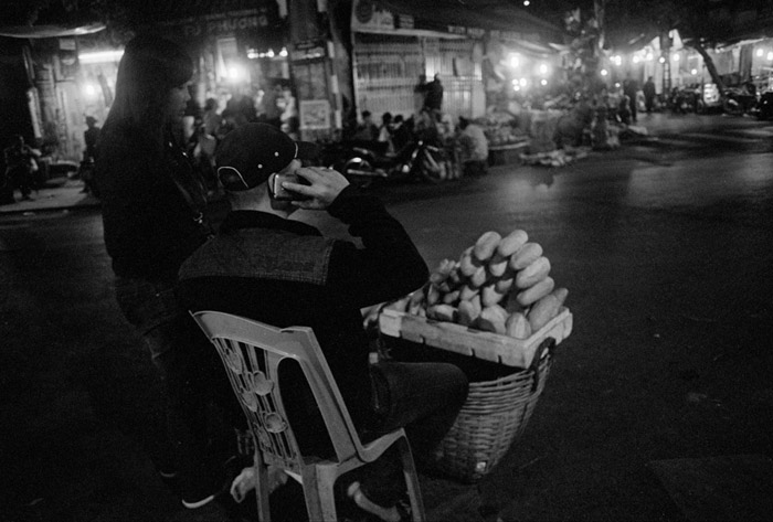 20130411_hanoi_breadseller_tx1600XTOL.jpg