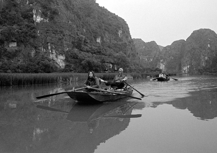 20130415_tamcoc_boat_oldcouple_txXTOL.jpg