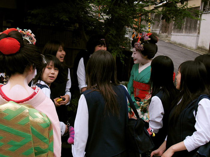 fakegeishas-students2.jpg