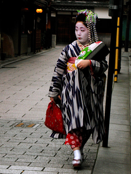 geisha-front.jpg