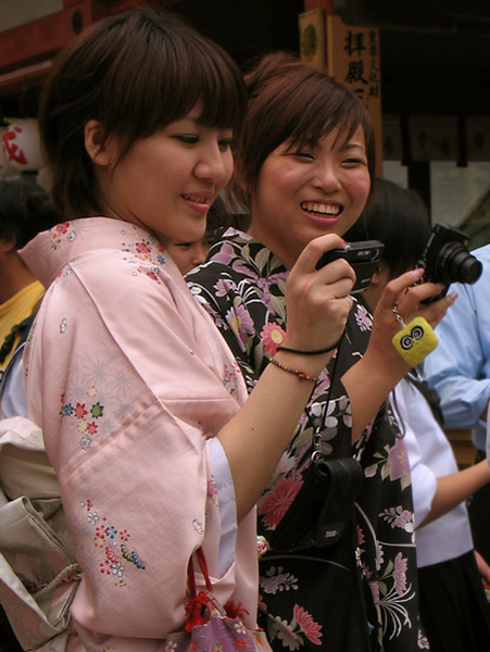 kiyomizu-kimonogirls.jpg