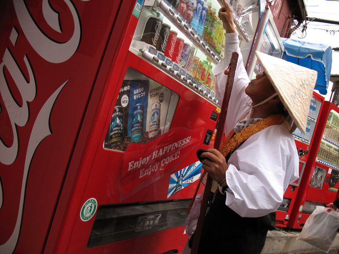 kiyomizu-vending-fisherman2.jpg