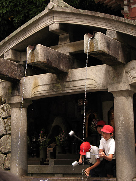 kiyomizu-waterspout.jpg