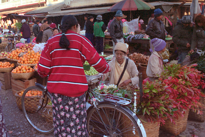 kyaukme-market.jpg