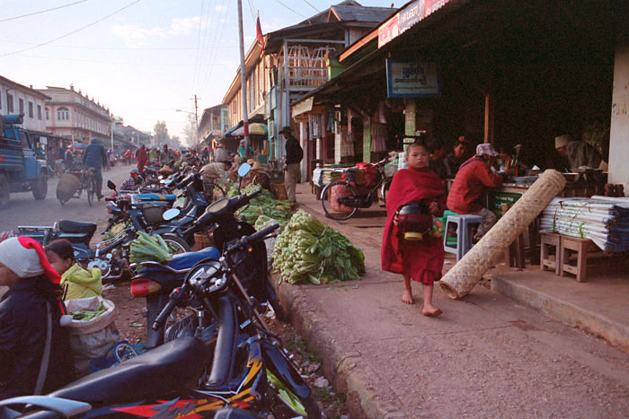 kyaukme-street-monk2.jpg