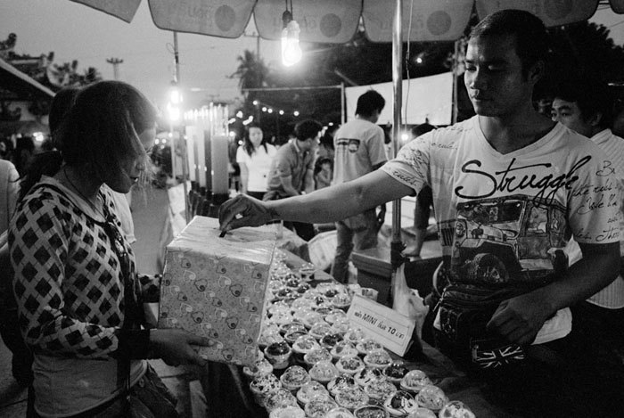 20110326_fundraiser_street1_np3200XTOL.jpg