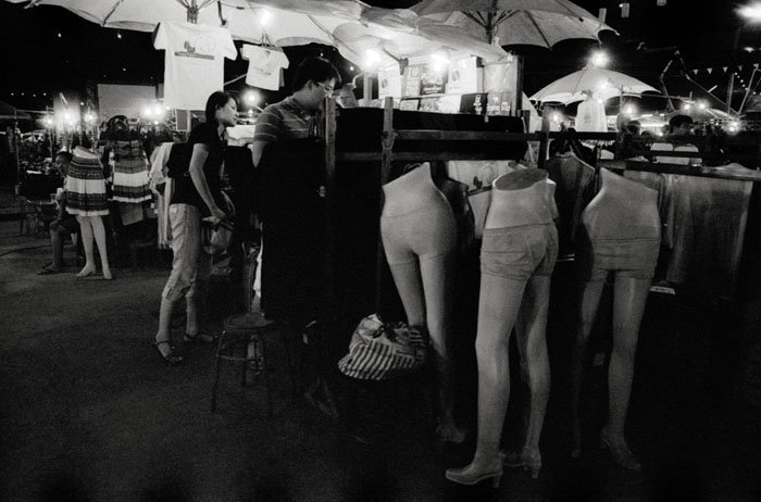 20110403_chiangmai_wkndmkt_mannequinshorts_np3200XTOL.jpg