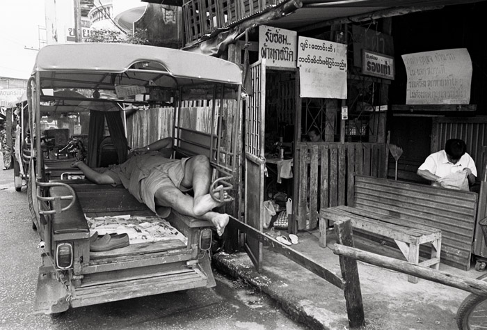 20110904_tuktuksleep_pxD76.jpg