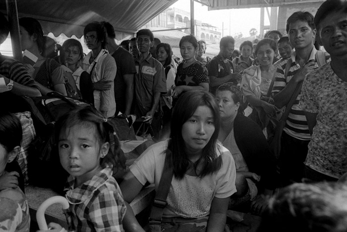 20120423_myawaddy_bridgecrowd1_np400D76.jpg