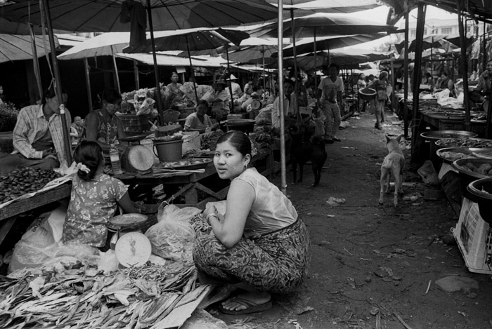 20120423_myawaddy_market_np400D76.jpg