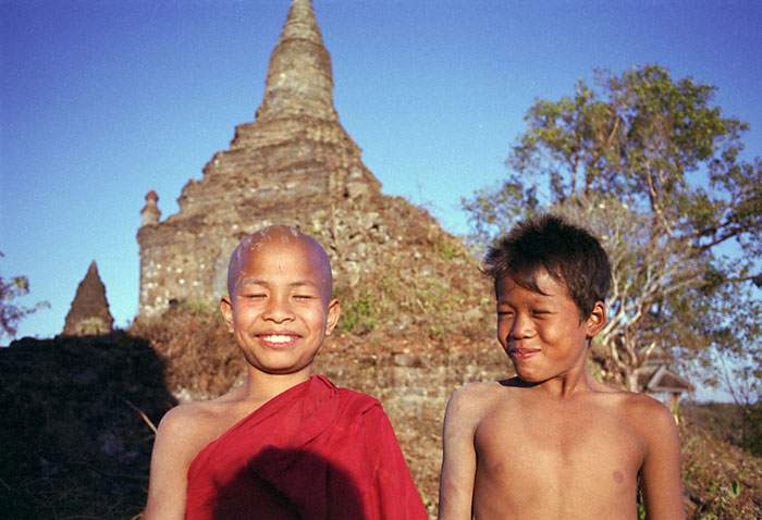 mrauk-shwegadaung-monk.jpg