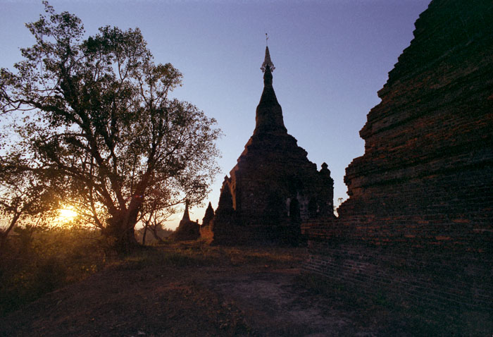 mrauk-shwegadaung2.jpg