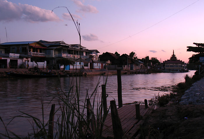 nyaungshwe-sunset-canal.jpg