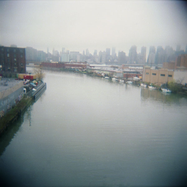 20110423_holga_newtowncreek_800Zex.jpg