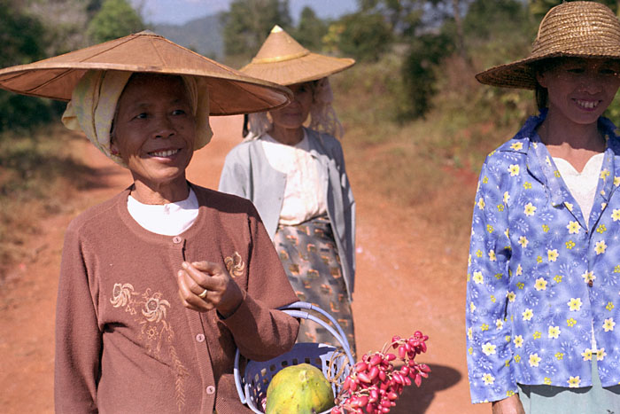 trek-day1-hatladies.jpg