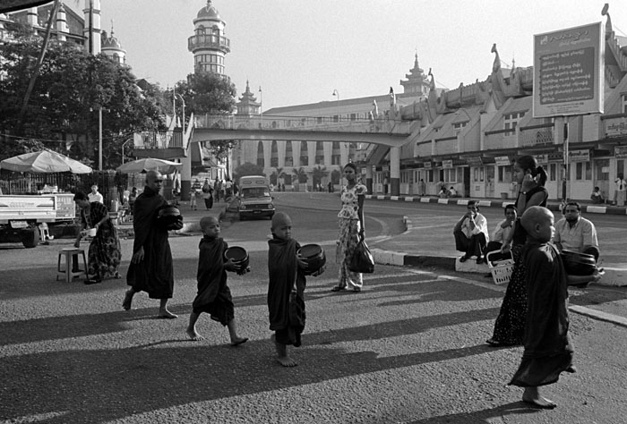 yangon-monkline2.jpg