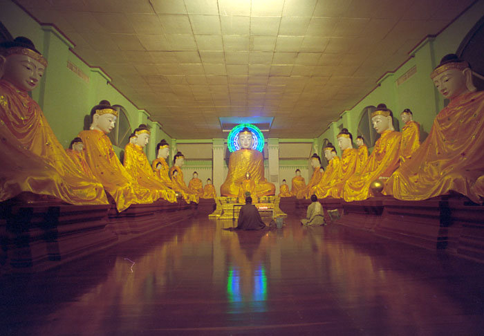 yangon-shwedagon-buddharoom.jpg