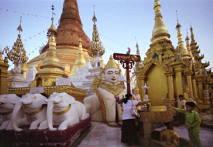 yangon-shwedagon-elephants.jpg