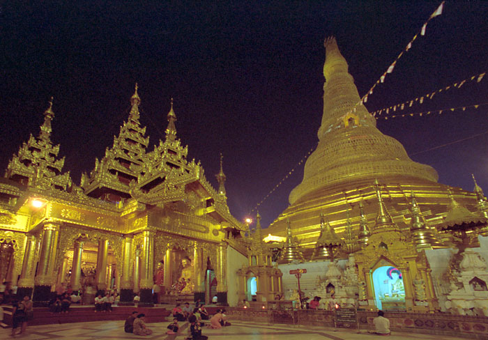 yangon-shwedagon-night.jpg